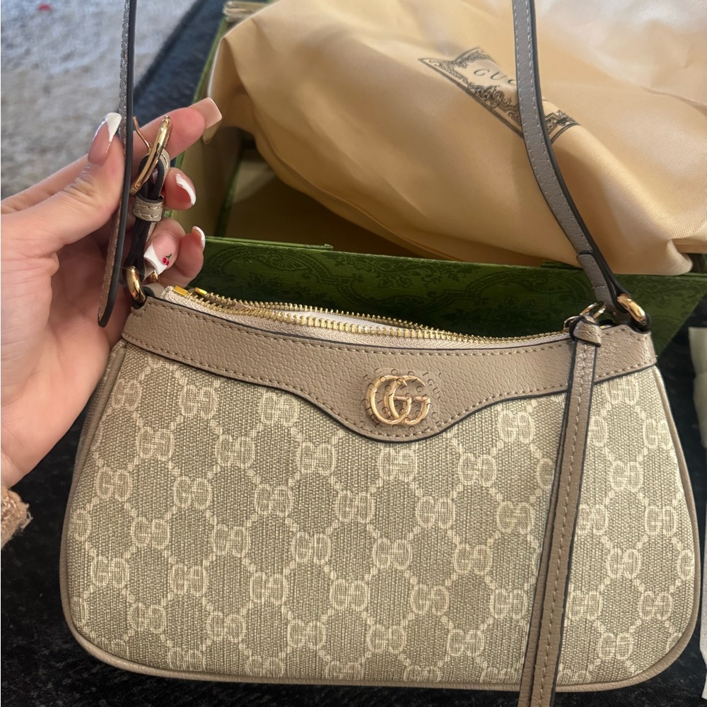 Gucci 
Brand new